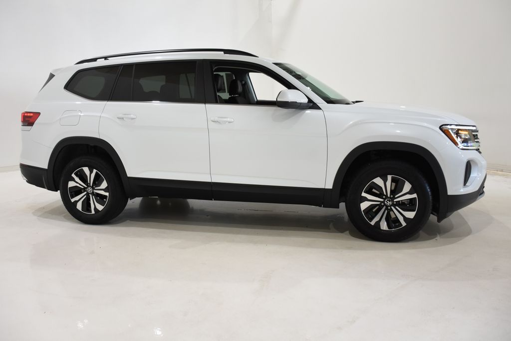 2026 Volkswagen Atlas SE photo 3