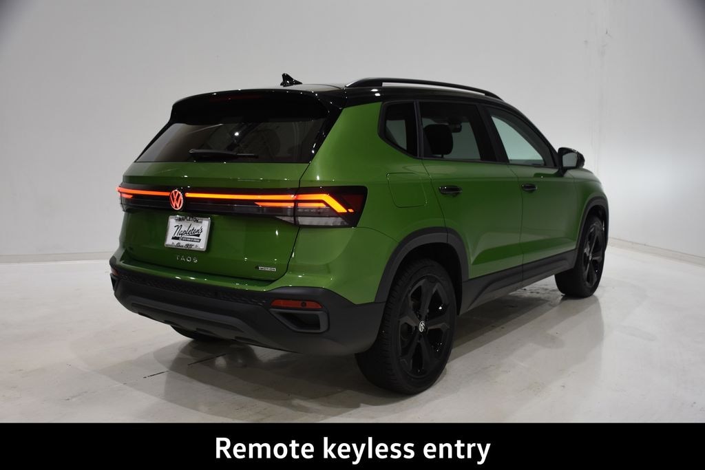 New 2026 Volkswagen Taos 1.5T SE Black SUV