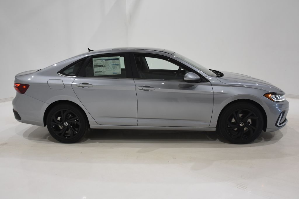 2025 Volkswagen Jetta 1.5T SE photo 3