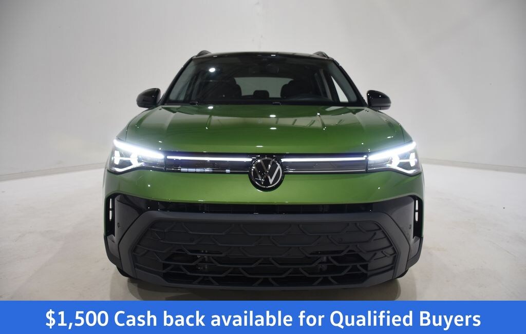 New 2026 Volkswagen Taos 1.5T SE Black SUV