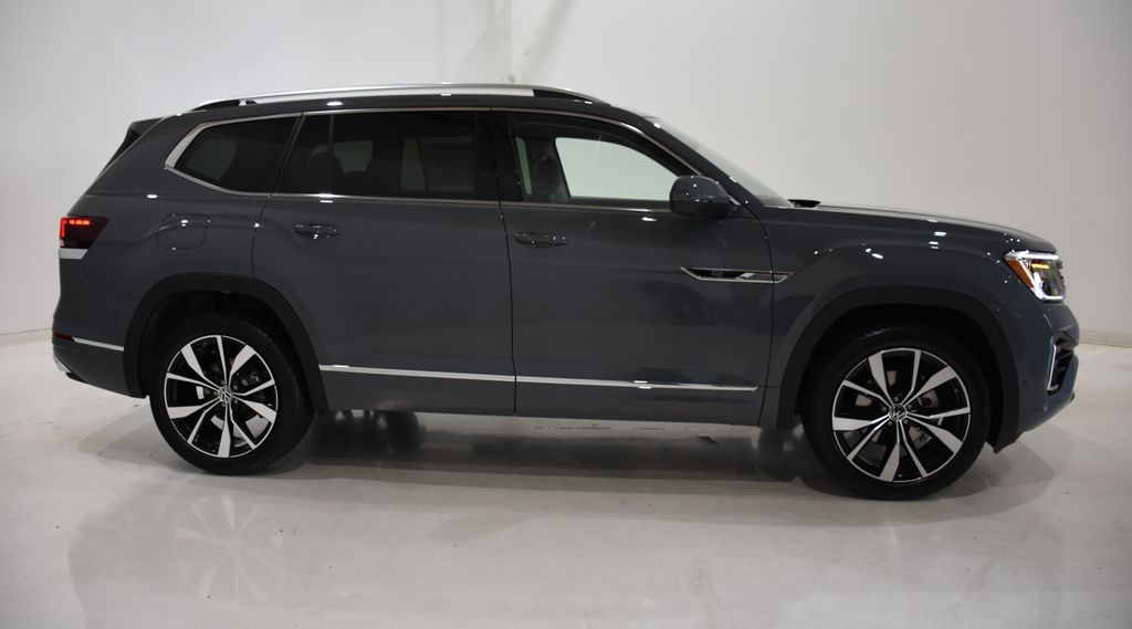 2026 Volkswagen Atlas SEL Premium R-Line photo 2