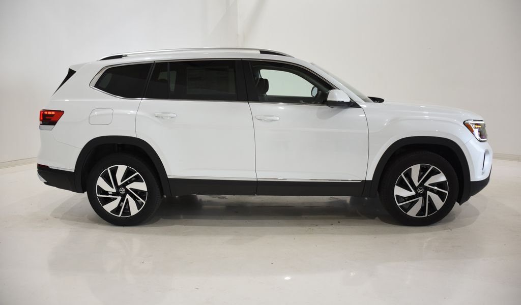 2025 Volkswagen Atlas SEL photo 3