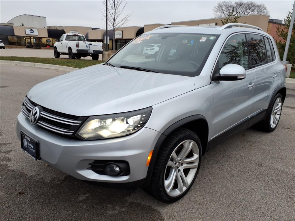 2012 Volkswagen Tiguan SEL Premium photo 3
