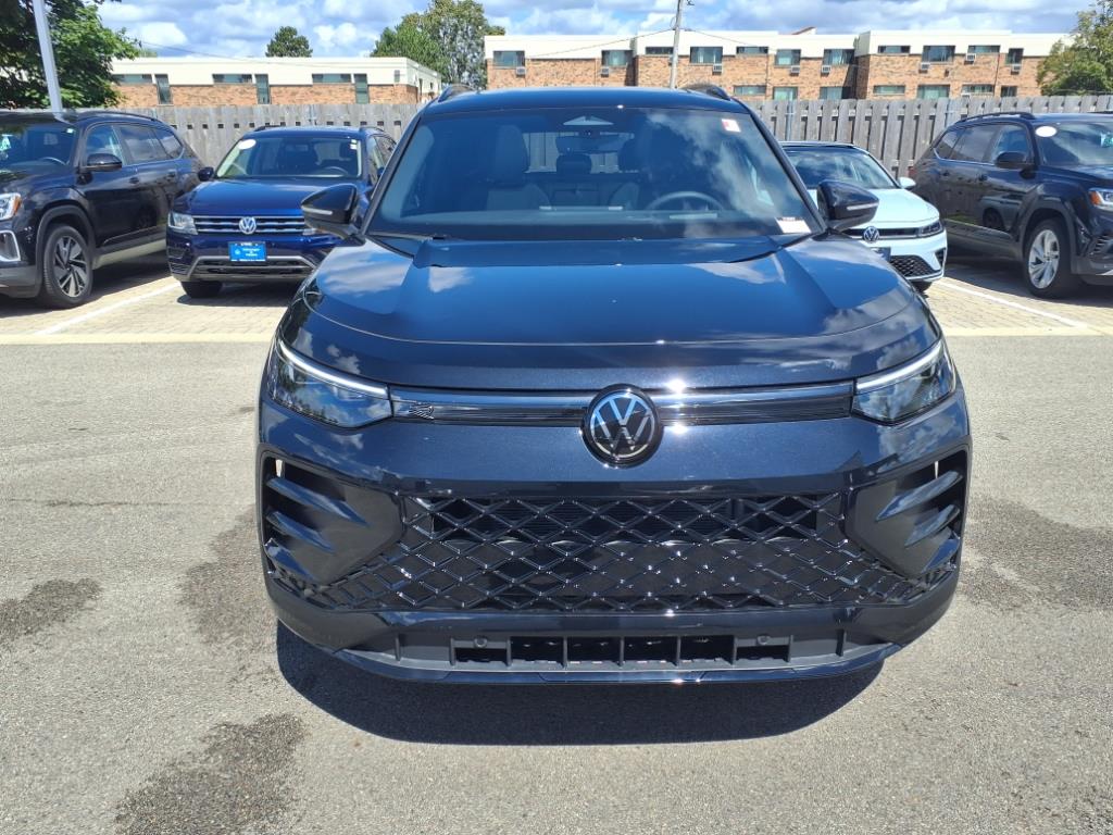 2025 Volkswagen Tiguan SE R-Line Black photo 2