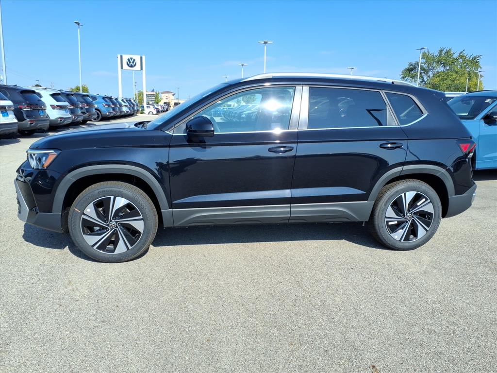 2025 Volkswagen Taos SE photo 3