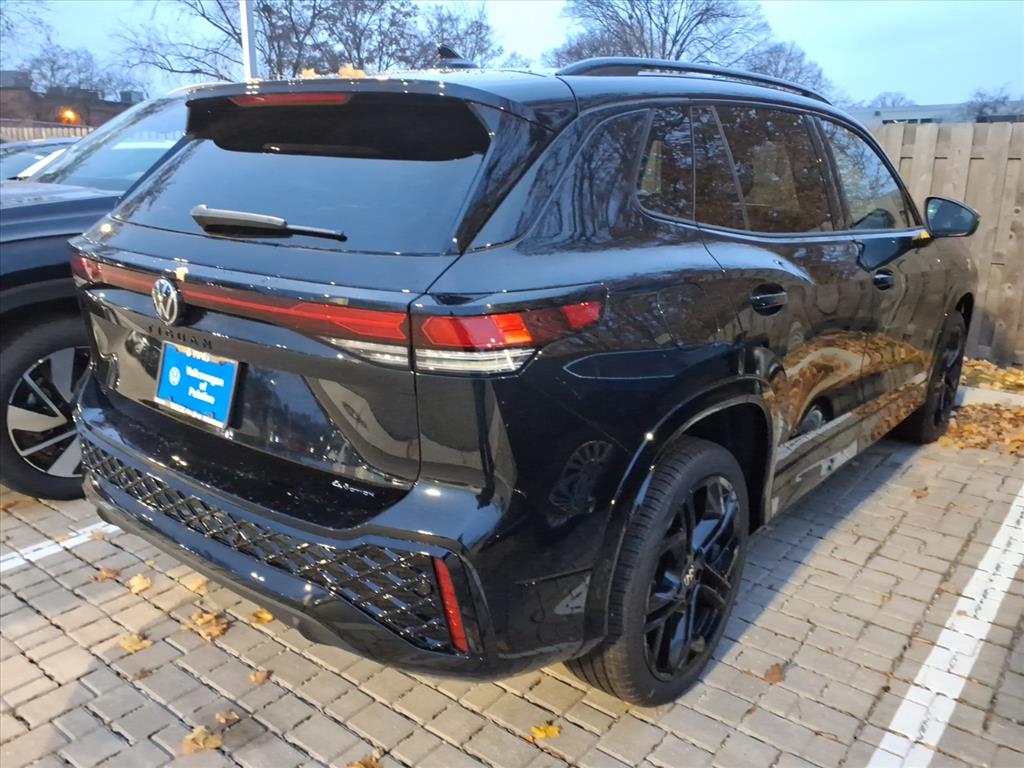 2026 Volkswagen Tiguan SE R-Line Black photo 3