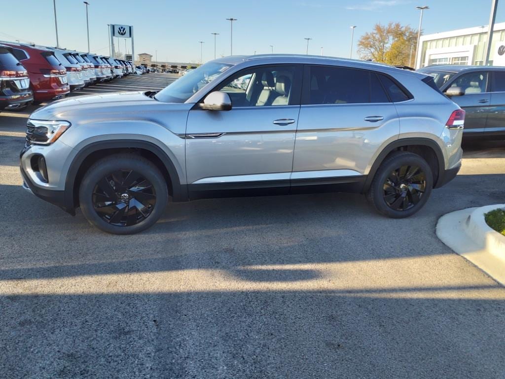 New 2025 Volkswagen Atlas Cross Sport 2.0T SE w/Technology SUV