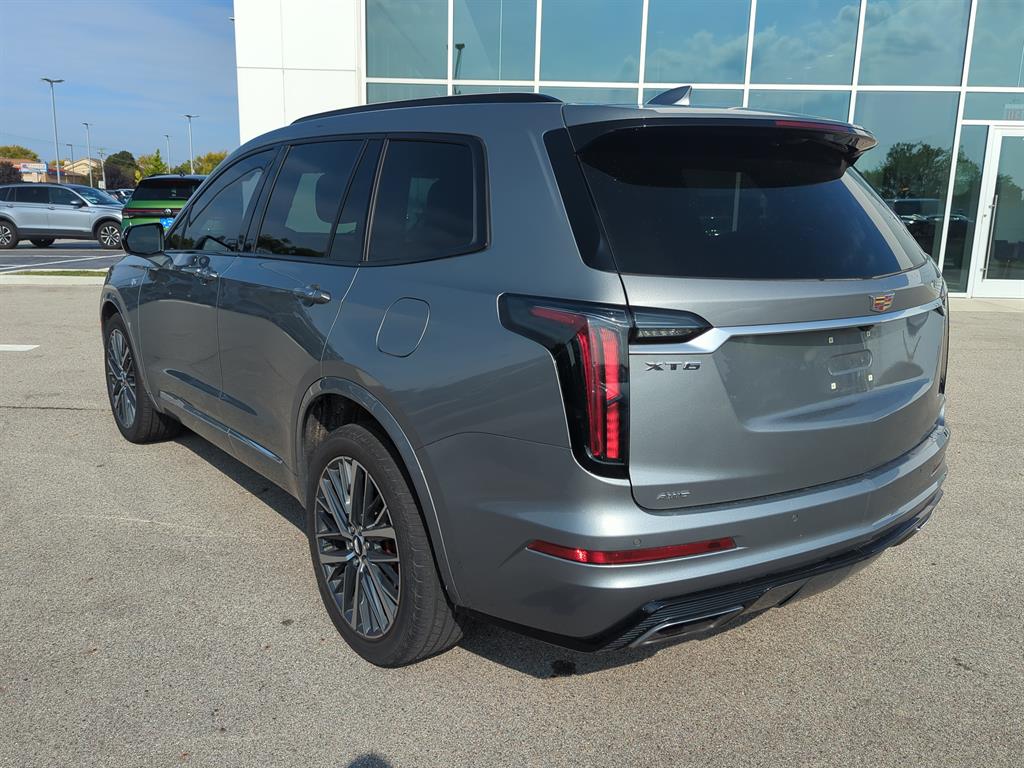 2023 Cadillac XT6 Sport photo 2