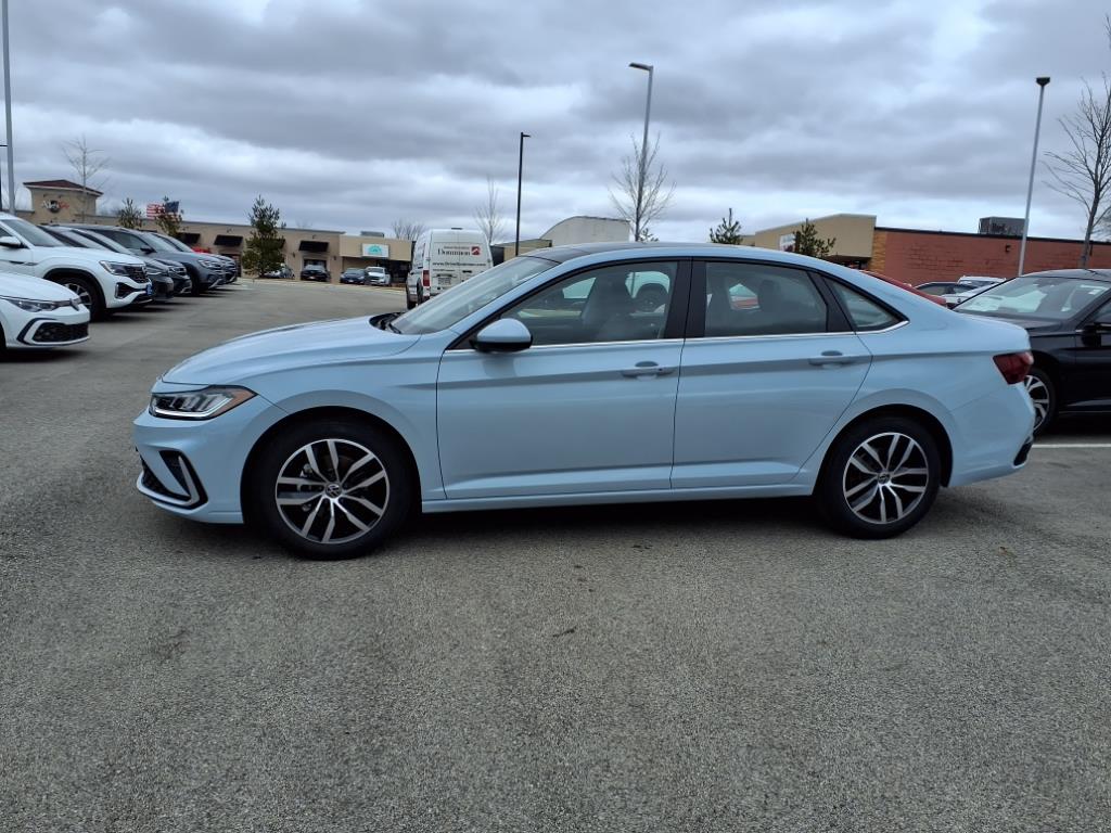 2025 Volkswagen Jetta SE photo 4