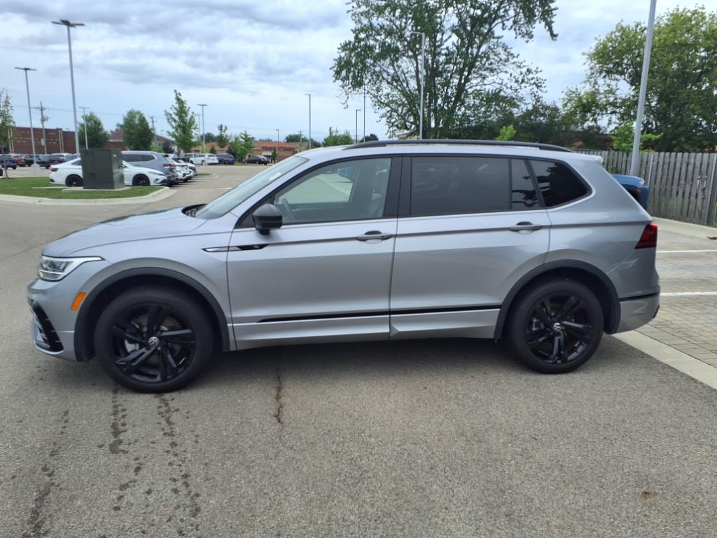 2024 Volkswagen Tiguan SE R-Line Black photo 4