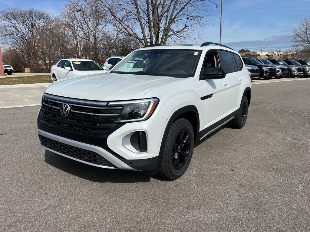 Used 2024 Volkswagen Atlas Atlas Peak Edition with VIN 1V2GR2CA0RC562740 for sale in Palatine, IL