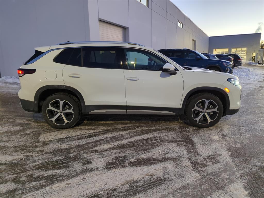 Used 2025 Volkswagen Tiguan 2.0T SE SUV