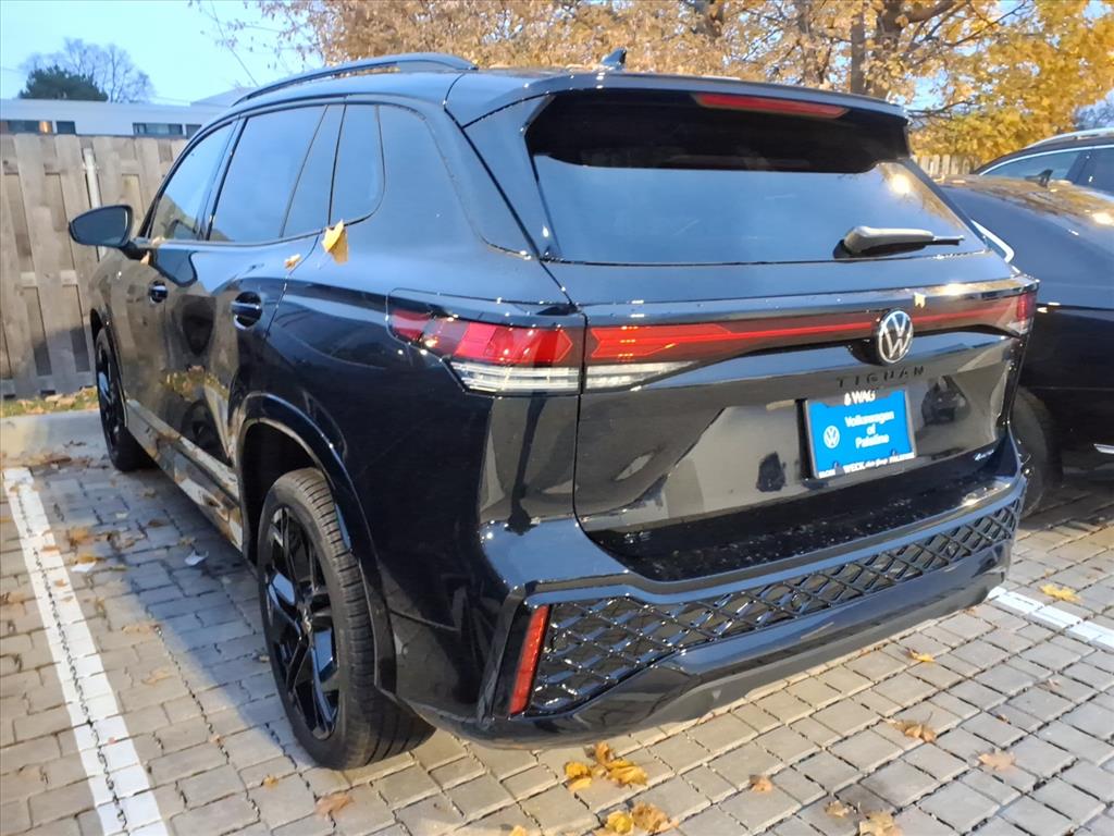 2026 Volkswagen Tiguan SE R-Line Black photo 2