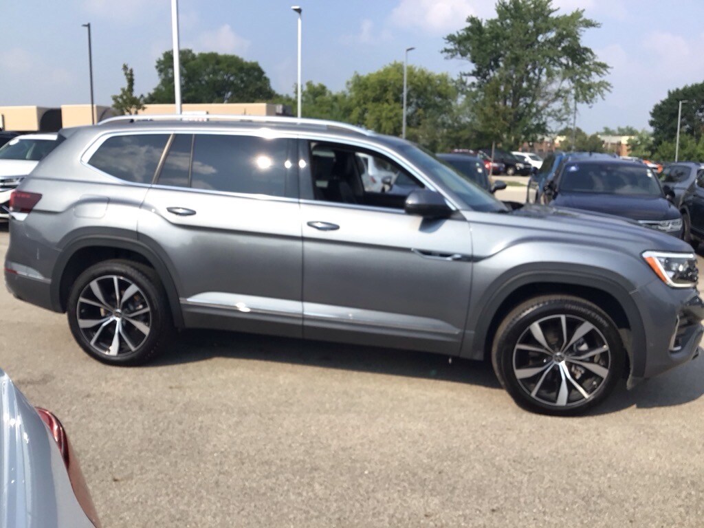 2024 Volkswagen Atlas SEL Premium R-Line photo 3