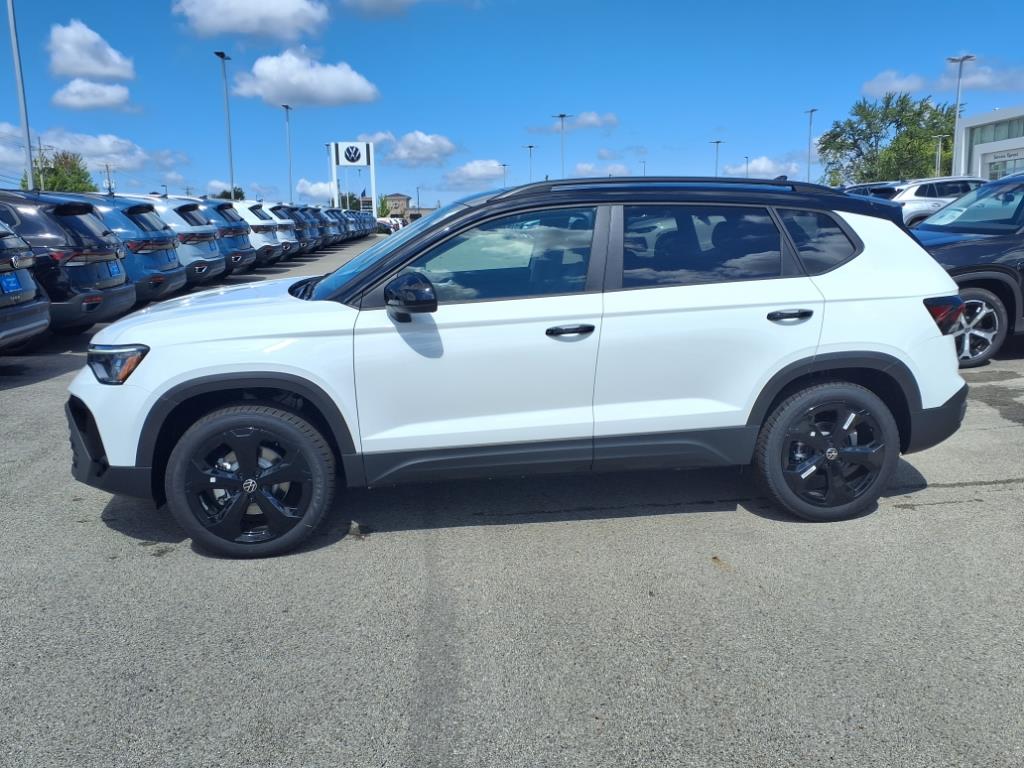 2025 Volkswagen Taos SE photo 4