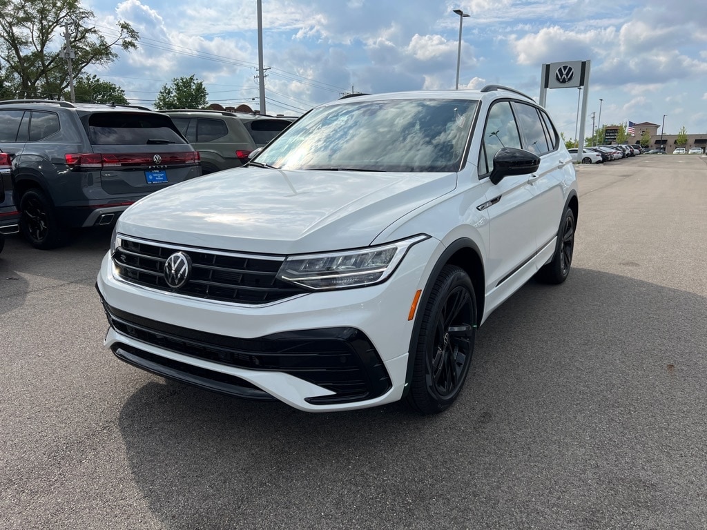 Used 2024 Volkswagen Tiguan SE R-LINE BLACK with VIN 3VV8B7AX8RM118648 for sale in Palatine, IL