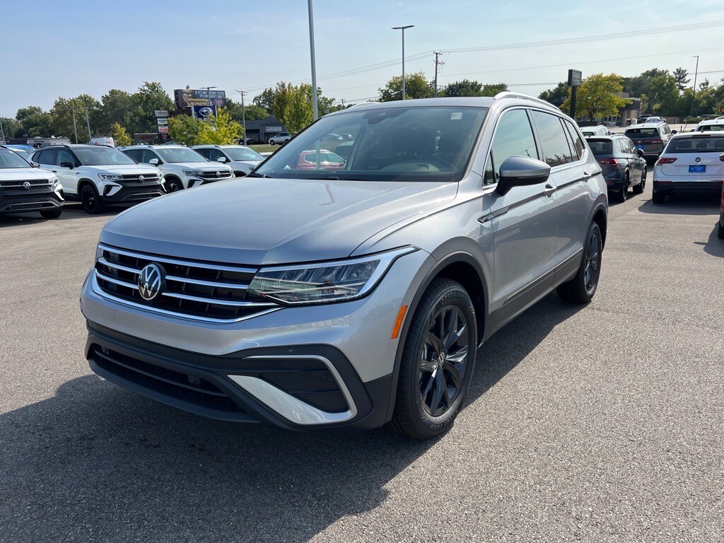 2024 Volkswagen Tiguan SE photo 2