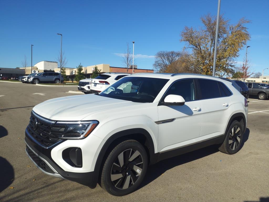 2025 Volkswagen Atlas Cross Sport SEL photo 3