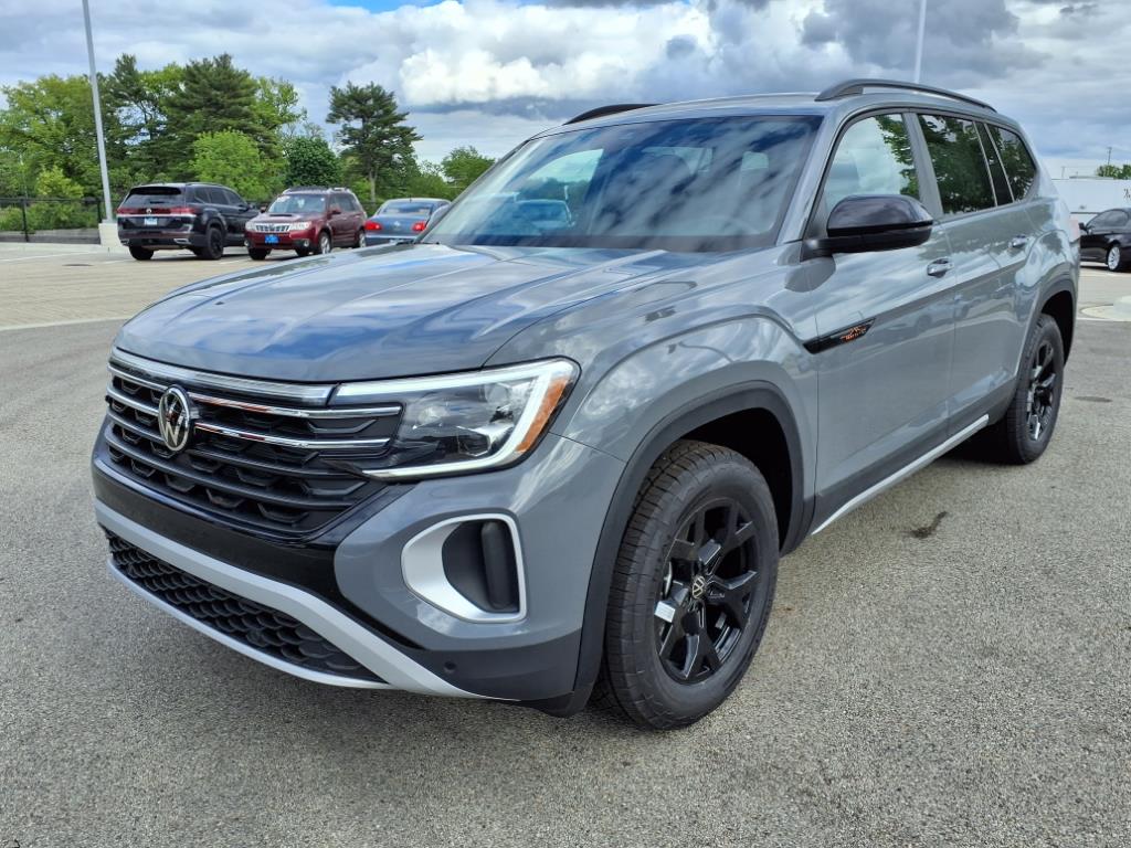 2025 Volkswagen Atlas Peak Edition SE photo 3
