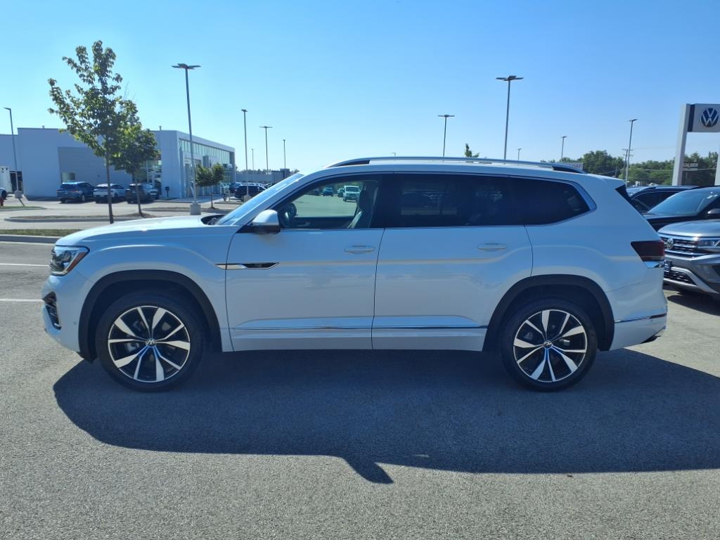 2024 Volkswagen Atlas SEL Premium R-Line photo 2