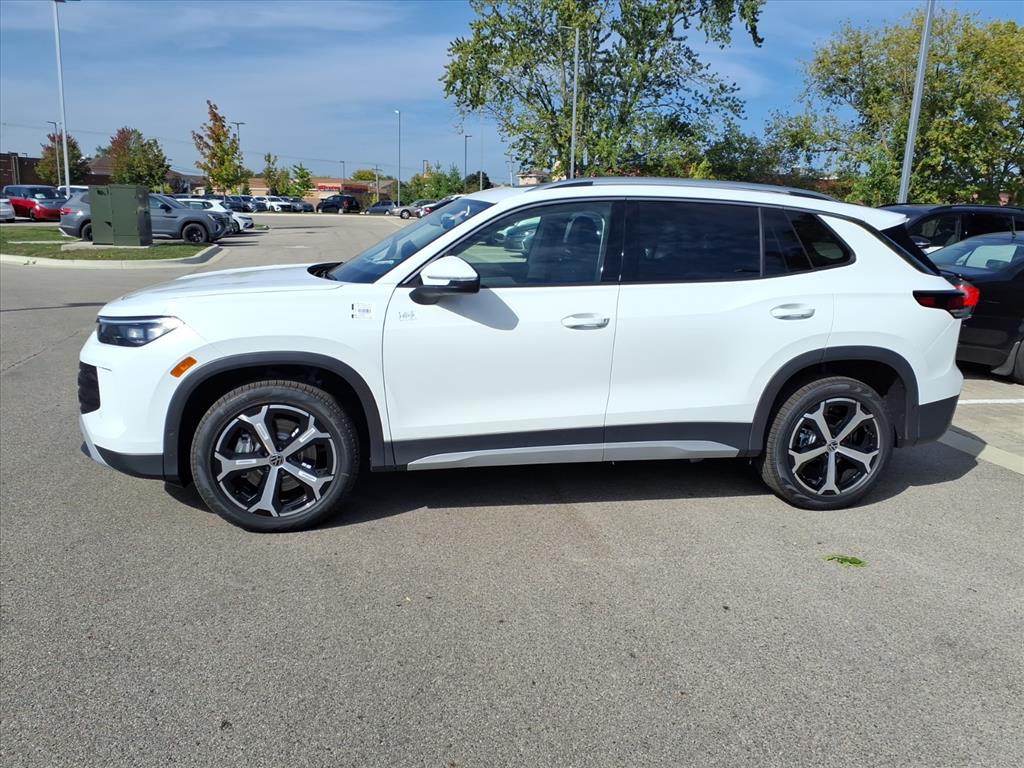2025 Volkswagen Tiguan SE photo 2