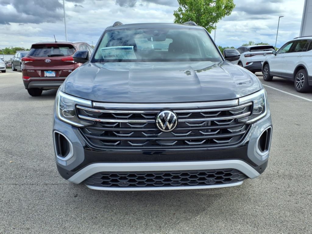 2025 Volkswagen Atlas Peak Edition SE photo 2
