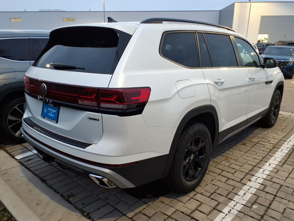2026 Volkswagen Atlas Peak Edition SE photo 3