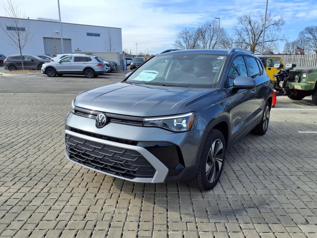 2025 Volkswagen Taos SE photo 2