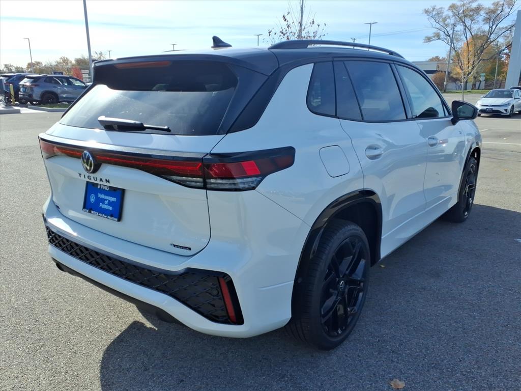 2026 Volkswagen Tiguan SE R-Line Black photo 3