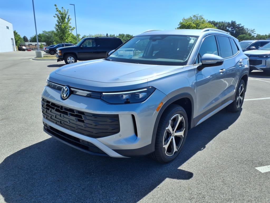 2025 Volkswagen Tiguan SE photo 3