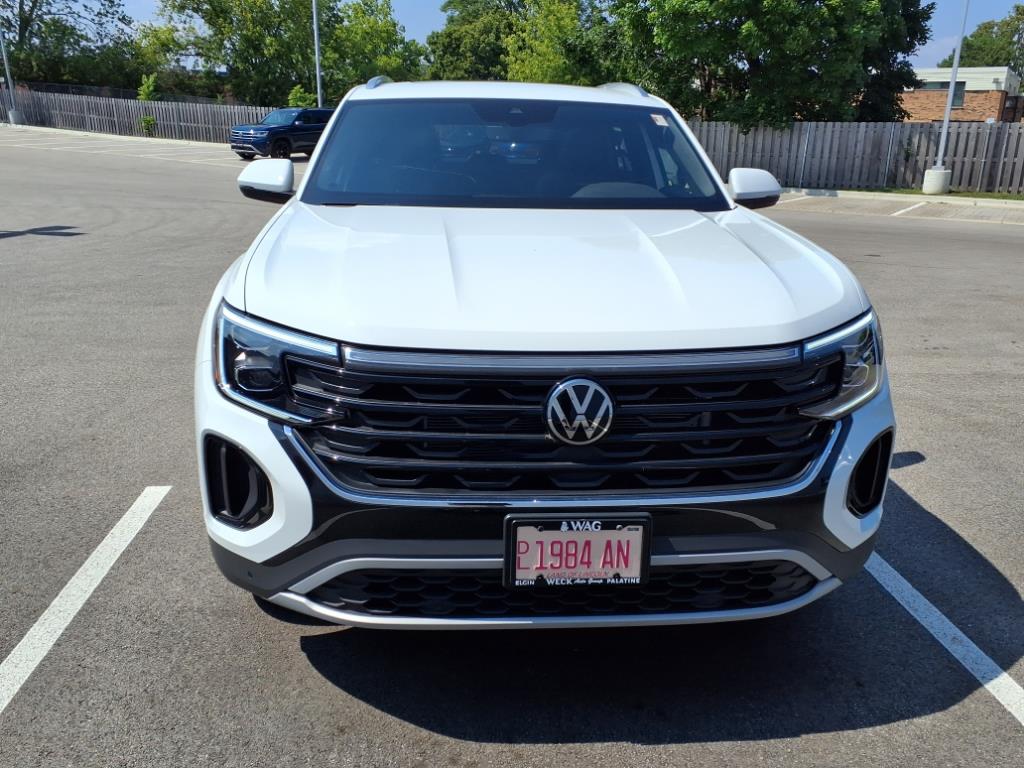 2025 Volkswagen Atlas Cross Sport SE Technology photo 2