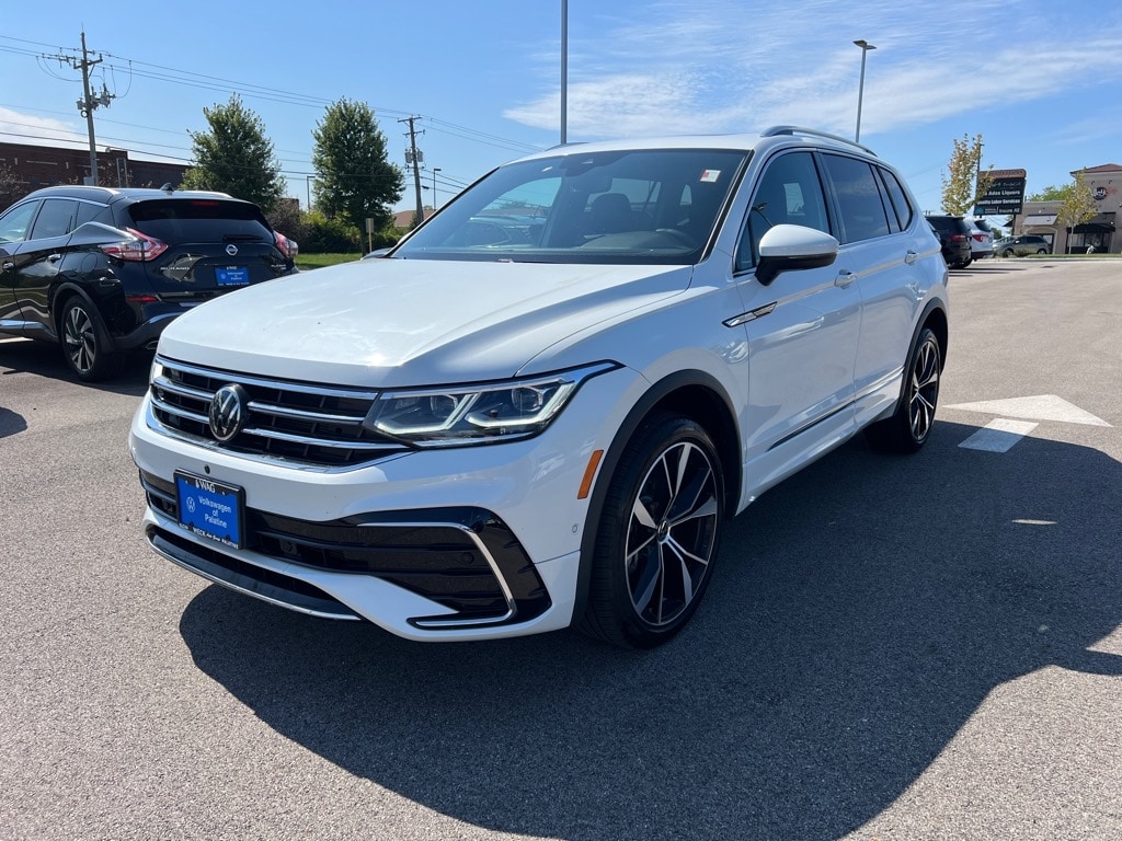 Used 2023 Volkswagen Tiguan SEL R-LINE with VIN 3VV4B7AX3PM130542 for sale in Palatine, IL