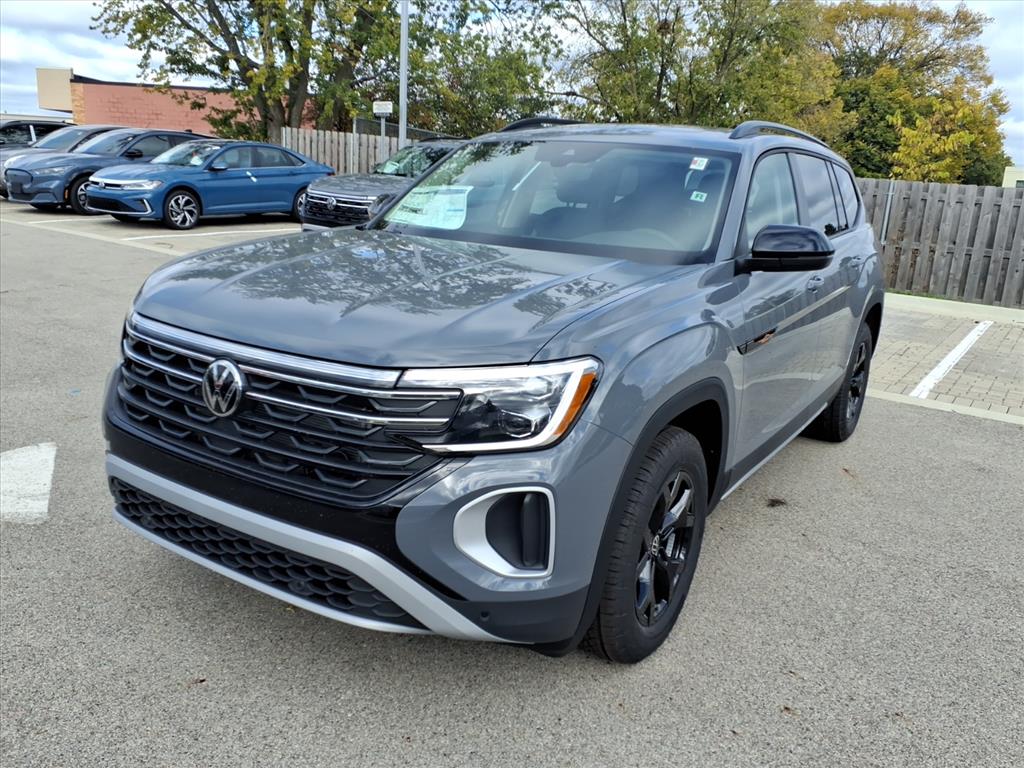 2026 Volkswagen Atlas Peak Edition SE photo 2