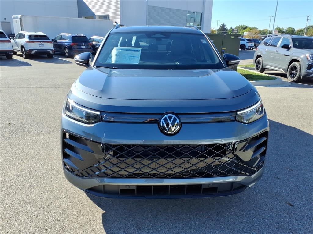 New 2025 Volkswagen Tiguan 2.0T SE R-Line Black SUV