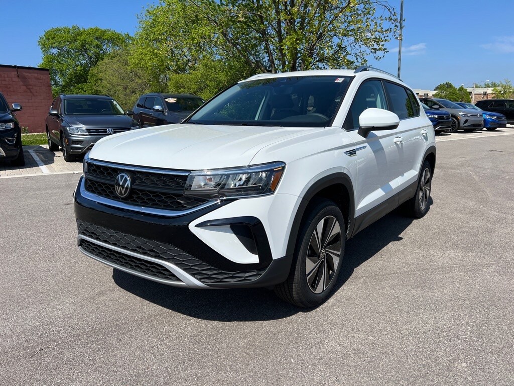 2024 Volkswagen Taos SE photo 2