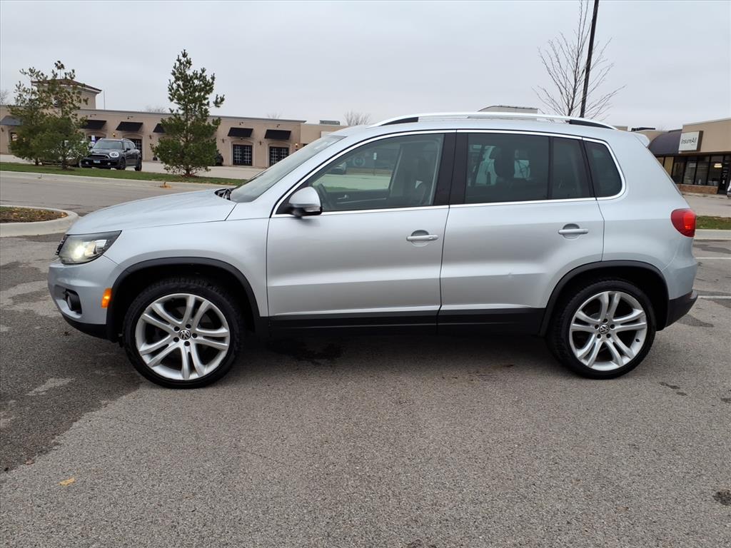 2012 Volkswagen Tiguan SEL Premium photo 4