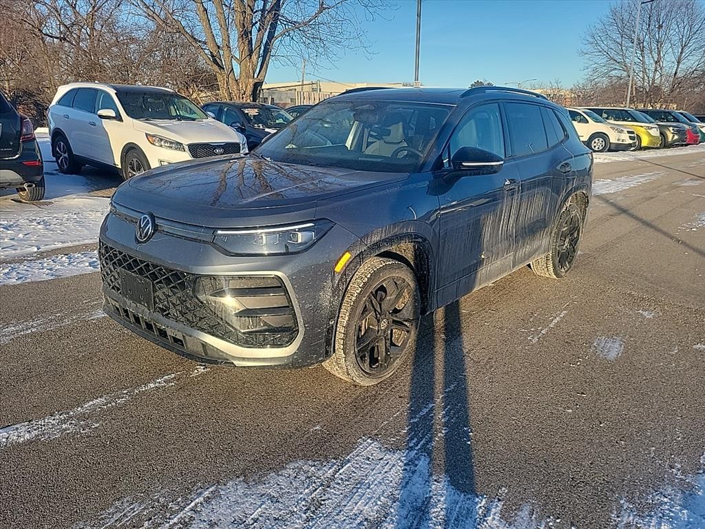 New 2025 Volkswagen Tiguan 2.0T SE R-Line Black SUV