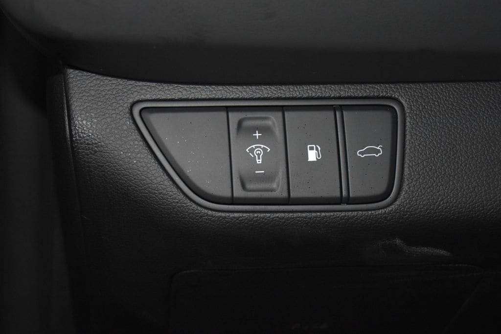 2026 GENESIS G70 Standard - Photo 9