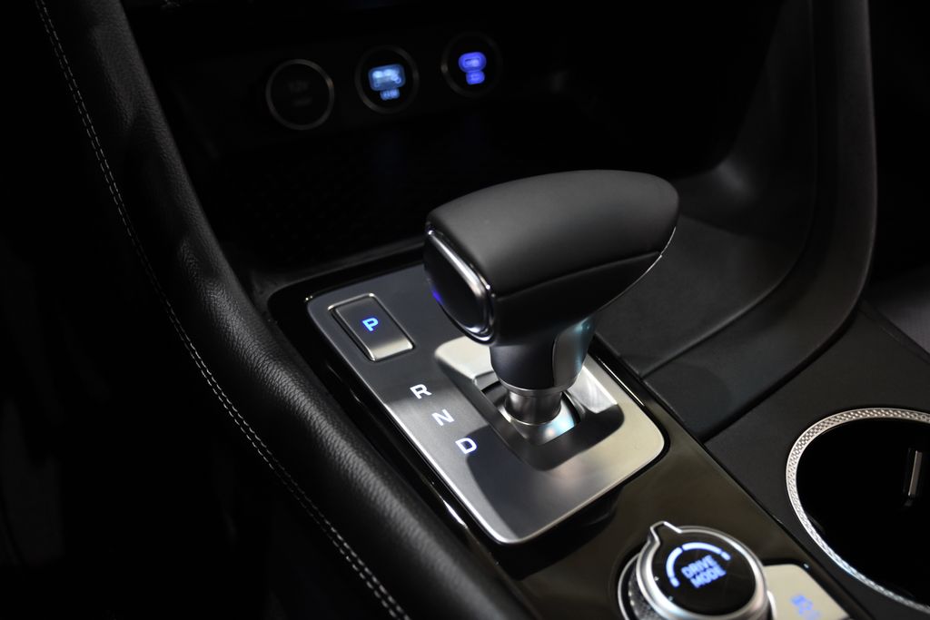 2026 GENESIS G70 Standard - Photo 21