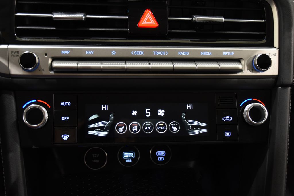 2026 GENESIS G70 Standard - Photo 18