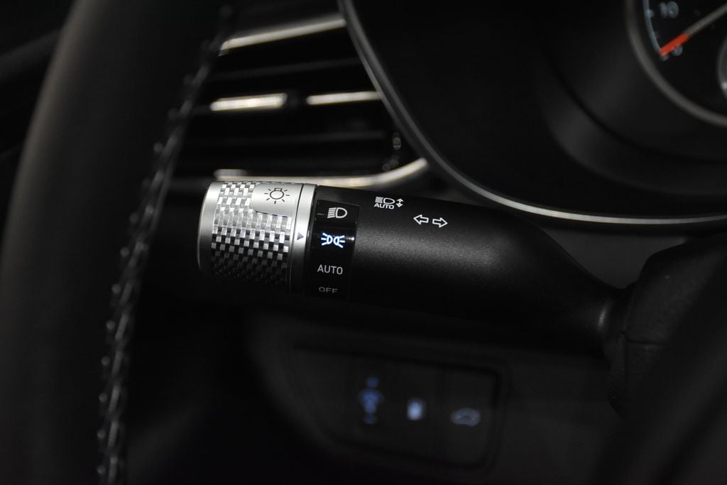 2026 GENESIS G70 Standard - Photo 10