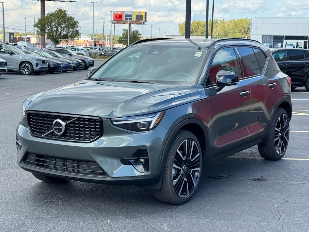 New 2026 Volvo XC40 B5 Ultra SUV