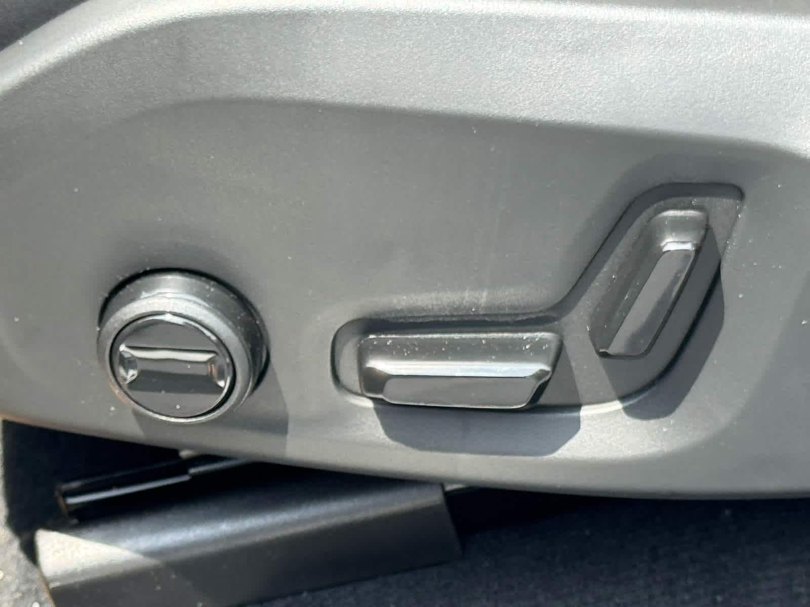 2026 Volvo XC60 Plus - Photo 17