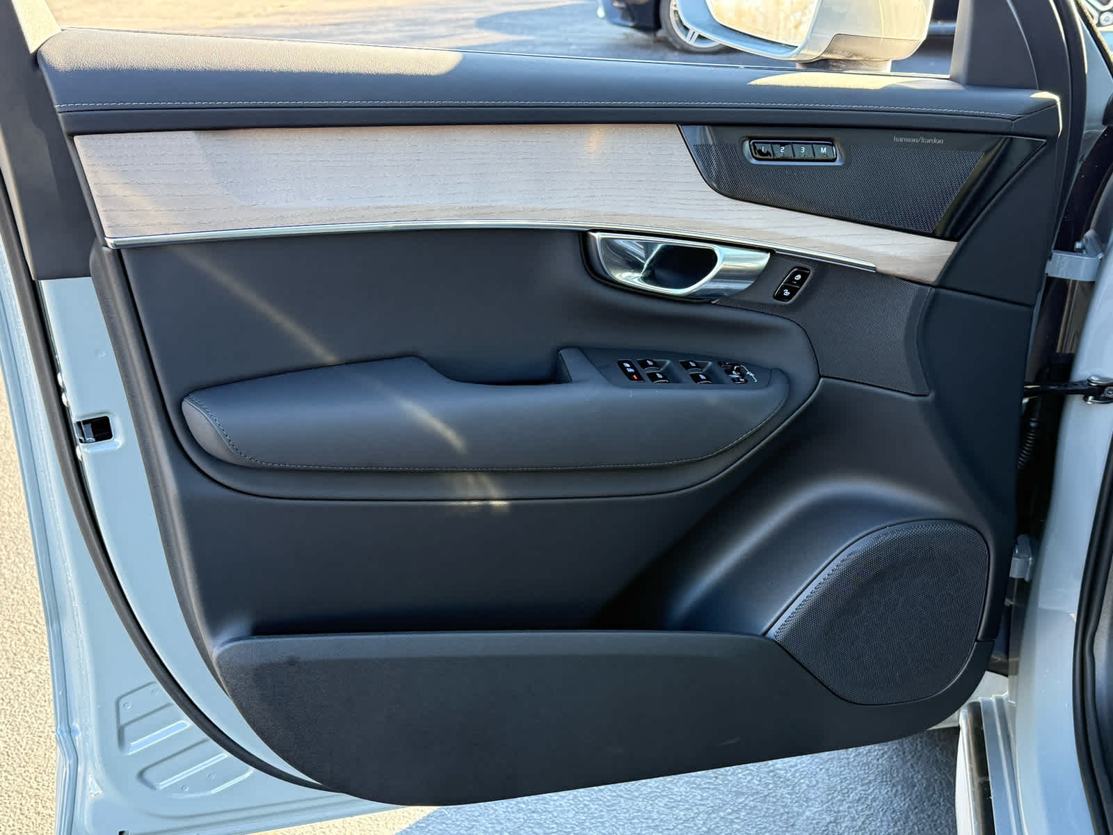 2026 Volvo XC90 Plus - Photo 13