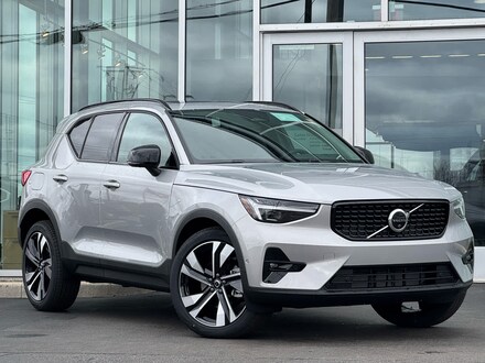 2025 Volvo XC40 B5 Ultra Dark Theme SUV