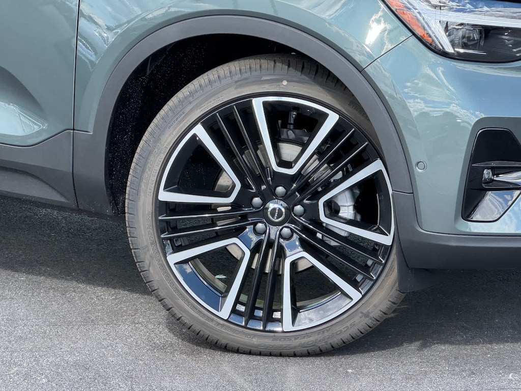 New 2026 Volvo XC40 B5 Ultra SUV