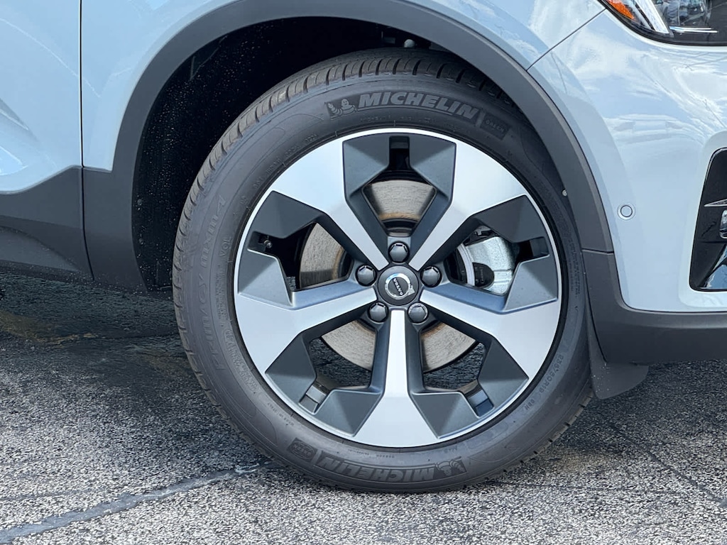 New 2026 Volvo XC40 B5 Plus SUV