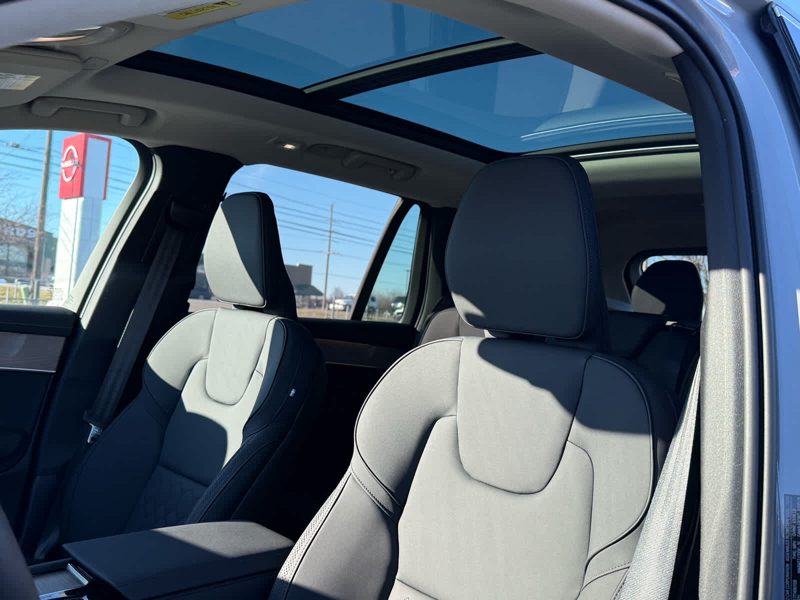 2026 Volvo XC90 Plus - Photo 11