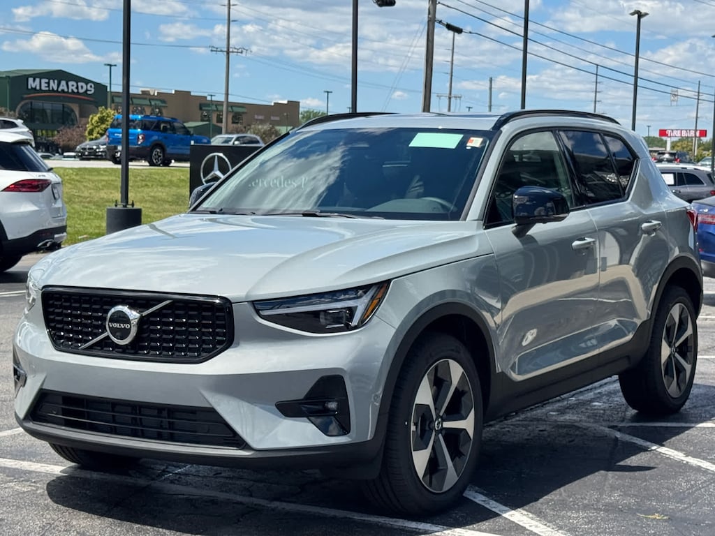 New 2026 Volvo XC40 B5 Plus SUV