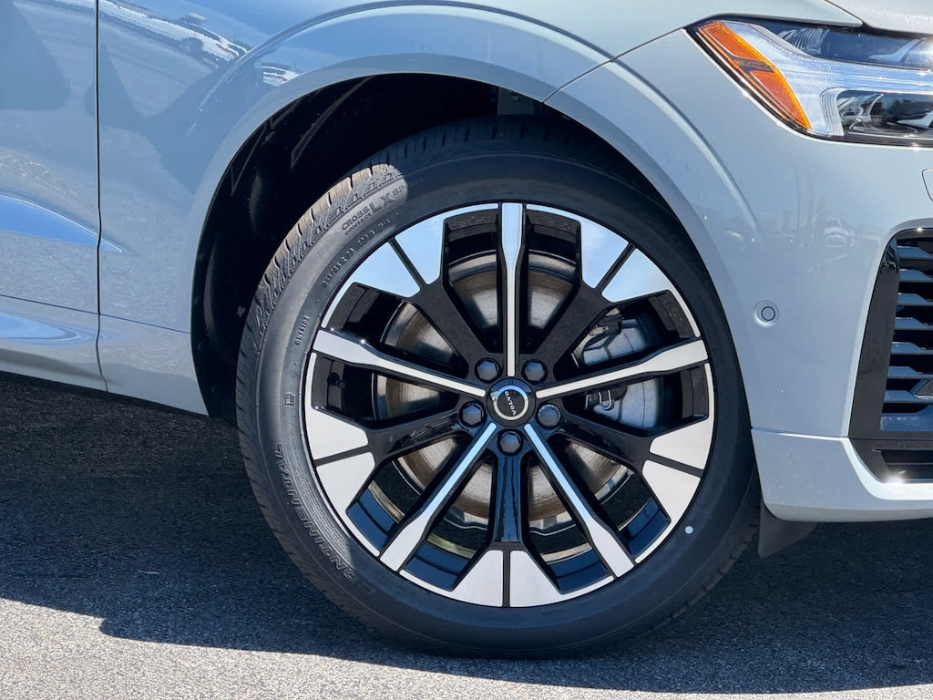 New 2026 Volvo XC60 plug-in hybrid T8 Plus SUV